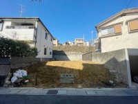 建築条件無し売土地の為、お好きな工務店やハウスメーカーで建築可能！
南東向きで陽当り良好！閑静な住宅地！
間口７．５５ｍ！小学校が近くて通学も安心♪
