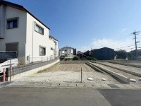閑静な住宅地の全５区画の分譲地！
自由設計につき、お好きな間取りで建築していただけます！
前面道路も広々６ｍで駐車もラクラク♪近くに公園が多数！