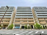 阪急『洛西口駅』徒歩４分、ＪＲ『桂川駅』徒歩９分の駅近２ＷＡＹアクセス！
南向きで陽当り良好！ペット飼育可能(規約あり)！
周辺施設充実で生活便利！