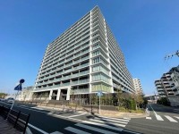 向日市、伏見区、南区の不動産なら<br>センチュリー21ユニバーサルホームサービス京都店へ！ 阪急『洛西口駅』とＪＲ『桂川駅』の駅近２ＷＡＹアクセス！
平成２８年１月建築の築浅マンション！ペット飼育可(規約有り)！
周辺施設充実で生活便利♪