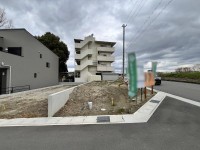 全11区画の分譲地！
建築条件無し土地！お好きなハウスメーカー・工務店で建築可能！
南東向き角地の為、日当たり良好！前道約6ｍ！駐車が苦手な方も安心です！