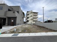 全11区画の分譲地！
建築条件無し土地！お好きなハウスメーカー・工務店で建築可能！
南向きの為、日当たり良好！前道約6ｍ！駐車が苦手な方も安心です！