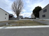 全11区画の分譲地！
建築条件無し土地！お好きなハウスメーカー・工務店で建築可能！
南向きの為、日当たり良好！前道約6ｍ！駐車が苦手な方も安心です！