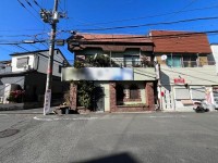 三方角地の為、開放感たっぷり！
１階は店舗としてご利用可能！
元カラオケ喫茶だった為、防音対策整っています！
スーパー・コンビニ・幼稚園・小中学校が徒歩10分圏内♪

