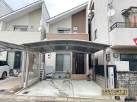 ２０１５年６月建築の築浅物件！ワンボックス駐車可能！
２０１７年２月に一部リフォーム済！南向きで陽当り良好！
安心安全のオール電化住宅！太陽光パネル・蓄電池付♪
