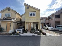 新物件登場！
2方向に建物の空きがある為、採光通風良好！
LDKには床暖房付きの、嬉しい4LDK♪
阪急「西山天王山」駅まで徒歩16分！
長岡第八小学校まで徒歩5分♪