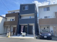 阪急とＪＲの２ＷＡＹアクセスで通勤・通学便利な立地！
閑静な住宅地の整形地！前面道路ゆったりの６．９ｍで駐車もラクラク♪
ワンボックス車も駐車可能！