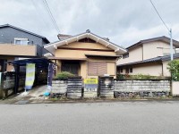 閑静な住宅地の５ＤＫ！南西向きにつき、陽当り良好！
土地面積広々５２．７２坪！前道６ｍで駐車もラクラク！
周辺交通量が少ないのでお子様も安心！