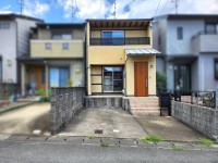 ２０２４年３月リフォーム完成済！
南向きにつき、日当たり良好♪全居室６帖以上の３ＬＤＫ！
スーパーやコンビニなど周辺施設充実で生活に便利！