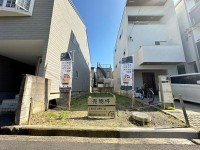 閑静な住宅地の整形地！前面道路もゆったり６ｍ！
建築条件無し売土地につき、お好きな工務店やハウスメーカーで建築可能！
阪急とＪＲの２ＷＡＹアクセス♪