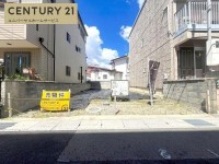 向日市、伏見区、南区の不動産なら<br>センチュリー21ユニバーサルホームサービス向日町店へ！ 建築条件無し土地！お好きなハウスメーカー・工務店で建築可能！♪
前道広々6ｍ！南西向きで陽当たり良好☆
小学校まで徒歩3分・中学校まで徒歩4分とお子様の通学も安心！