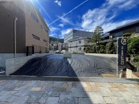 向日市、伏見区、南区の不動産なら<br>センチュリー21ユニバーサルホームサービス向日町店へ！ ＪＲ島本駅再開発地・限定２区画分譲地！
建築条件無し土地！お好きなハウスメーカー・工務店で建築可！
ＪＲ＆阪急駅チカ２ＷＡＹアクセス！
周辺施設が充実した生活便利地♪