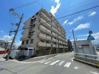 東南角部屋につき、陽当たり・通風・眺望良好！
小学校・中学校まで徒歩１０分以内でお子様の通学も安心！
空室の為、即入居可能！周辺施設充実♪