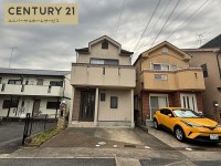 大きな窓のある明るいお家です♪
周辺施設も充実の好立地☆阪急「長岡天神」駅まで徒歩12分！
室内大変丁寧にお使いです！