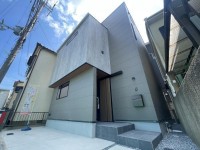 嬉しい収納たっぷりのお家です♪
第５向陽小学校まで徒歩７分とお子様の通学も安心です！
スーパー・ドラックストアなども近く日常生活に便利な立地です♪