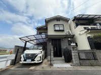 向日市、伏見区、南区の不動産なら<br>センチュリー21ユニバーサルホームサービス向日町店へ！ リフォーム歴のあるお家！全居室６帖以上の３ＬＤＫ！
阪急『洛西口駅』まで徒歩１４分！１ＢＯＸ駐車可能！
徒歩圏内に商業施設充実で生活に便利♪