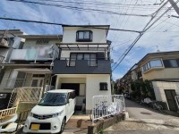 阪急『西向日駅』徒歩８分の駅近物件！東南角地につき、陽当たり・通風良好♪
改装歴のあるお家！室内大変綺麗にお使いです！
全室収納付の３ＬＤＫ！
