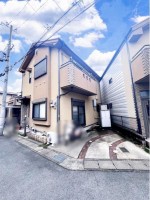 太陽光発電システム付きの安心・安全のオール電化住宅！
全居室６帖以上の４ＬＤＫで各部屋に収納がごさいます！
閑静な住宅地で前面道路もゆったり６ｍ♪