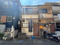 ＪＲ「長岡京」駅まで徒歩４分と通勤・通学や生活に便利な立地！
現況空家につきいつでもご内覧可能！リフォームのご相談も承っております！
収益物件としてご検討ください♪