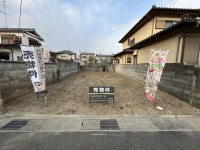 ☆建築条件無し土地☆お好きなハウスメーカー・工務店で建築可能♪
土地36.51坪！
南向きの為陽当り良好です♪
区画整備された閑静な住宅地で安心です♪