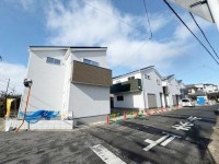 全４区画の分譲地！ＺＥＨ水準省エネ住宅！南東角地！
太陽光発電設備「ソラレジ」搭載！小・中学校徒歩圏内！
周辺施設が充実しており生活に便利な立地です！