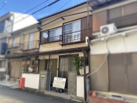 向日市、伏見区、南区の不動産なら<br>センチュリー21ユニバーサルホームサービス向日町店へ！ 阪急「西京極」駅まで徒歩12分！
南西向きバルコニーの為、日当り良好！
小学校まで徒歩圏内！お子様の通学も安心です！