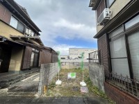 建築条件無し土地！お好きな工務店やハウスメーカーで建築可能！
土地広々約３２．７８坪！南向きにつき日当たり良好！
徒歩圏内に周辺施設も充実！買い物にも便利な立地！