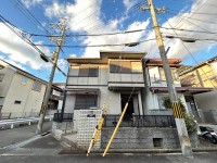 ＪＲ『向日町駅』と阪急『東向日駅』の駅近２ＷＡＹアクセス！
閑静な住宅地！角地の為陽当たり・通風良好です♪
周辺施設が徒歩圏内で生活便利♪