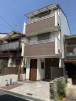 ２０２２年１月建築の築浅・美宅！南向きの為、陽当たり・通風良好です♪
第三向陽小学校まで徒歩６分とお子様の通学も安心ですね♪
生活施設も徒歩圏内に充実！