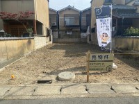 閑静な住宅地！土地面積約２９坪！
建築条件無し売土地につき、お好きな工務店やハウスメーカーで建築可能！
徒歩圏内に商業施設充実で生活に便利！