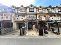 全居室６帖以上のゆとりある間取り！２０１５年３月に改装済み！
久我の杜小学校まで徒歩６分とお子様の通学も安心♪
生活施設も徒歩圏内に充実しており生活に便利な立地☆