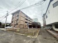 角地！近鉄・地下鉄・ＪＲの３ＷＡＹアクセスと好立地！
ＪＲ『京都駅』徒歩１９分！
建築条件無し土地の為、お好きな工務店やハウスメーカーで建築可能♪