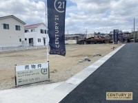 ＪＲ『園部駅』まで徒歩１５分と通勤・通学便利！
自由設計につき、お好きな間取りにて建築していただけます！
閑静な住宅地で前面道路広々６ｍ♪