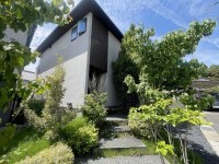 ～和の趣とモダンの洗練、美しく調和する空間～
令和元年建築の築浅物件でキレイお使いです！
『住友林業』施工のお家！自然豊かで閑静な住宅地！