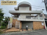 北西角地につき、採光・通風良好！重厚感のある鉄筋コンクリート造のお家！
全居室６帖以上の４ＬＤＫ！
スーパーやコンビニが徒歩圏内で買い物便利な立地♪