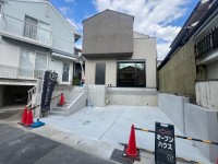 小学校まで徒歩7分!☆子育て世帯にオススメ☆
LDK広々18.3帖!4LDK!
土地ゆったり約37.55坪!駐車2台可能!
各居室+WIC付など収納力が高いお家!