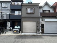 令和４年８月リフォーム済み！
シャッター付ガレージ有！車庫や倉庫としてお使い頂けます♪
前道広々約６.９ｍと車の出し入れのしやすい広さ！