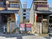 阪急『洛西口駅』まで徒歩６分！
３面バルコニー付き！南側バルコニーのため通風良好！
買い物施設が周辺に充実しているため生活に便利！