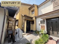 向日市、伏見区、南区の不動産なら<br>センチュリー21ユニバーサルホームサービス向日町店へ！ ＪＲ『向日町駅』と阪急『東向日駅』の駅近２ＷＡＹアクセス！
全居室６帖以上の４ＤＫ！閑静な住宅地！
周辺施設も徒歩圏内に充実で生活便利な立地！