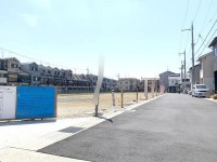 全１３区画の分譲地！建築条件無し土地！
お好きなハウスメーカー・工務店で建築可能！
小学校まで徒歩圏内！お子様の通学も安心です！