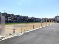 全１３区画の分譲地！建築条件無し土地！
お好きなハウスメーカー・工務店で建築可能！
小学校まで徒歩圏内！お子様の通学も安心です！