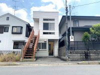 阪急『西向日駅』まで徒歩９分と通勤・通学に便利！
安心の鉄骨造！前道６．９×８．０と駐車もラクラク♪
徒歩圏内に生活施設も充実！
