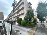 ２０２５年６月リフォーム完成！オートロック付のマンション！
周辺施設も充実しており、生活に便利！
小学校まで徒歩１０分とお子様の通学も安心♪