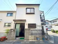 駅近物件！！阪急『西山天王山駅』まで徒歩５分！
室内大変丁寧にお使いです！北東角地につき、採光・通風良好♪
収益物件としてもご検討いただけます！