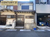 向日市、伏見区、南区の不動産なら<br>センチュリー21ユニバーサルホームサービス向日町店へ！ 2022年リフォーム済み未入居物件！
阪急「長岡天神」駅まで徒歩14分と通勤・通学にも便利♪
戸建てが多く閑静な住宅地です♪