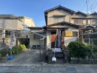 建築条件無し売土地！小・中学校まで徒歩５分圏内！
約３５坪の整形地！お好きな工務店やハウスメーカーで建築可能！
徒歩圏内にスーパーやコンビニなどの生活施設が充実！