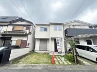 令和７年７月リフォーム完成予定！
花粉や黄砂を気にしないで洗濯できるサンルーム付き！
全居室収納付きの３ＳＬＤＫ！買い物施設が徒歩圏内で生活便利♪