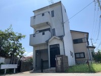 ２０２５年７月リフォーム済み！
前面に太陽の光を遮るものがない為、日当たり良好！
リフォーム済みにつき即入居可！