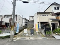 向日市、伏見区、南区の不動産なら<br>センチュリー21ユニバーサルホームサービス向日町店へ！ 自由設計につきお好きな間取りで建築可能！！
道路を挟んだ目の前に池があるため、陽当たり・通風良好！
徒歩圏内に商業施設充実！