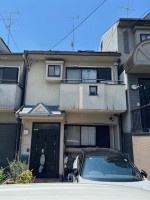 お部屋数充実の５ＬＤＫのお家！
小・中学校まで徒歩圏内のためお子様の通学も安心です♪
閑静な住宅地につき交通量も少なめ！
